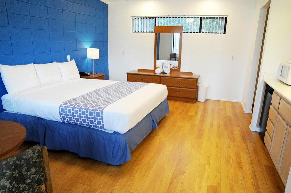 Ccbc Resort Hotel - A Gay Men'S Resort Cathedral City Esterno foto